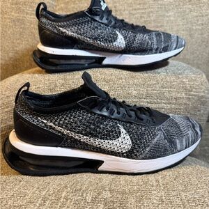 Nike Air Max Flyknit Racer Men’s Black and White Running Shoe Size 9